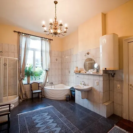 Chateau Neufays Πανσιόν 4*