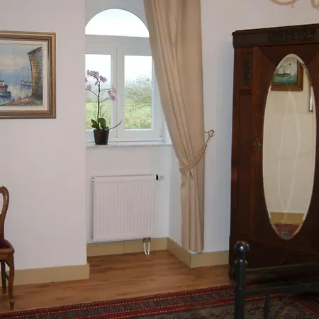 Chateau Neufays 4* Theux