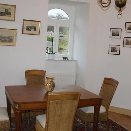 Πανσιόν Chateau Neufays 4*